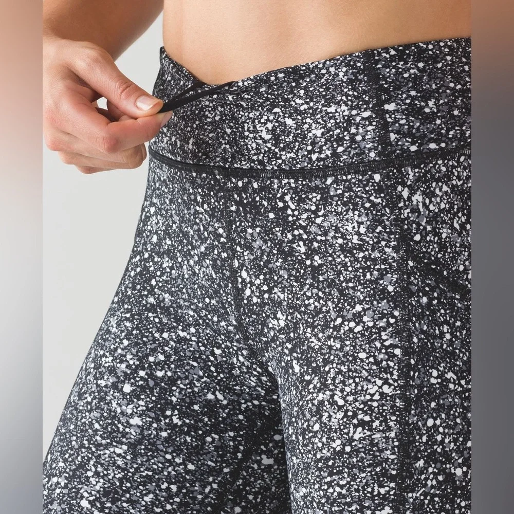 Lululemon Tight Stuff‎ Tight II Splatter White Black / Black Size 8
